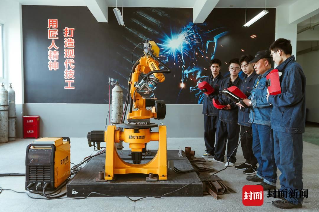 2025精准免费资料大全，详细解答、解释与落实